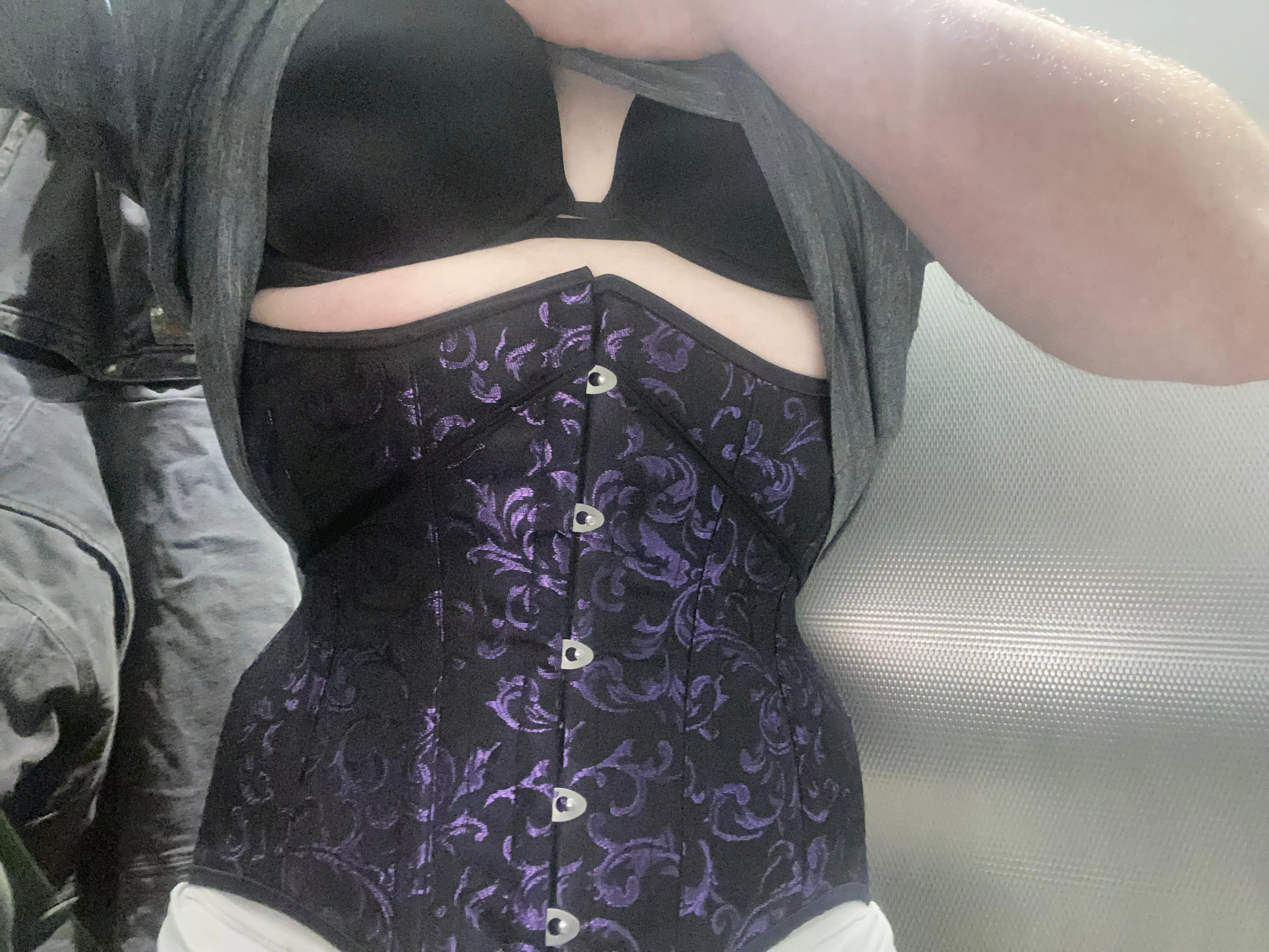 I got my corset!! I love how much shape it gives me!! Such a thrill having it on and feeling how it accentuates my hip movements when I walk. Loooove it.