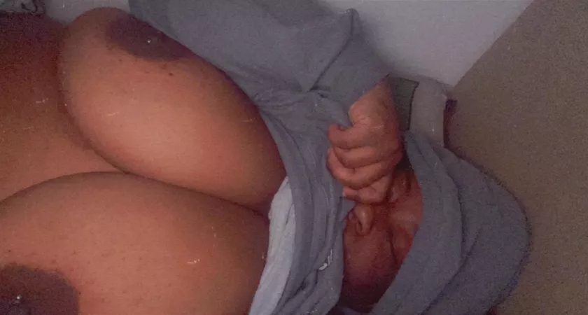 I got plowed through 6 times on Saturday hereโs a titty pic I got plowed through 6 times on Saturday hereโs a titty pic