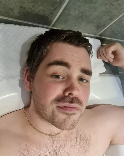 I had to check out the bathtub in my hotel room 🤩 I had to check out the bathtub in my hotel room 🤩