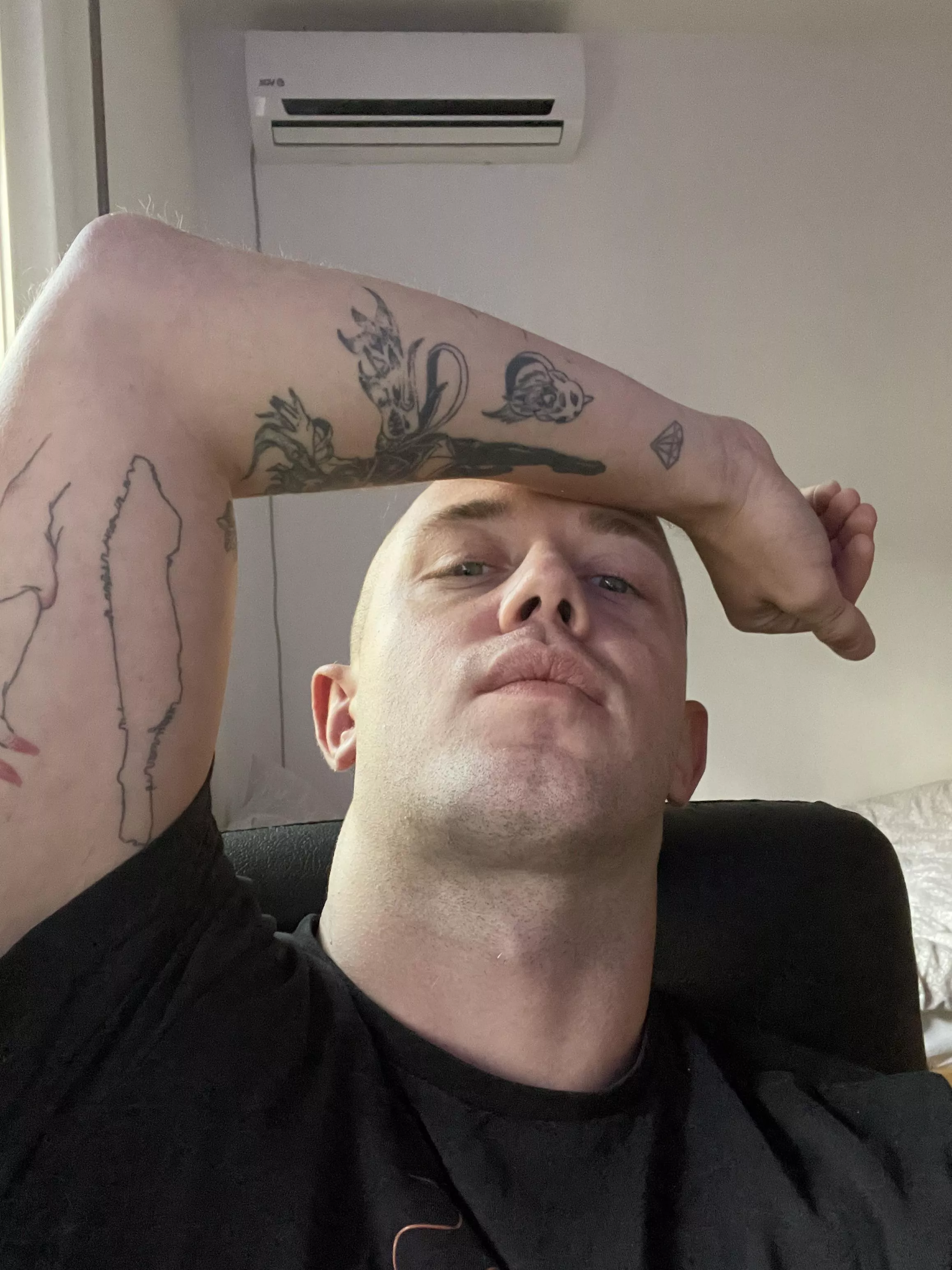 i happen to think i'm a lot of fun, but i also have this nsfw, explicit, uncensored side of me that i love to explore - and it would be dope if you would care to join me along the way 🐽