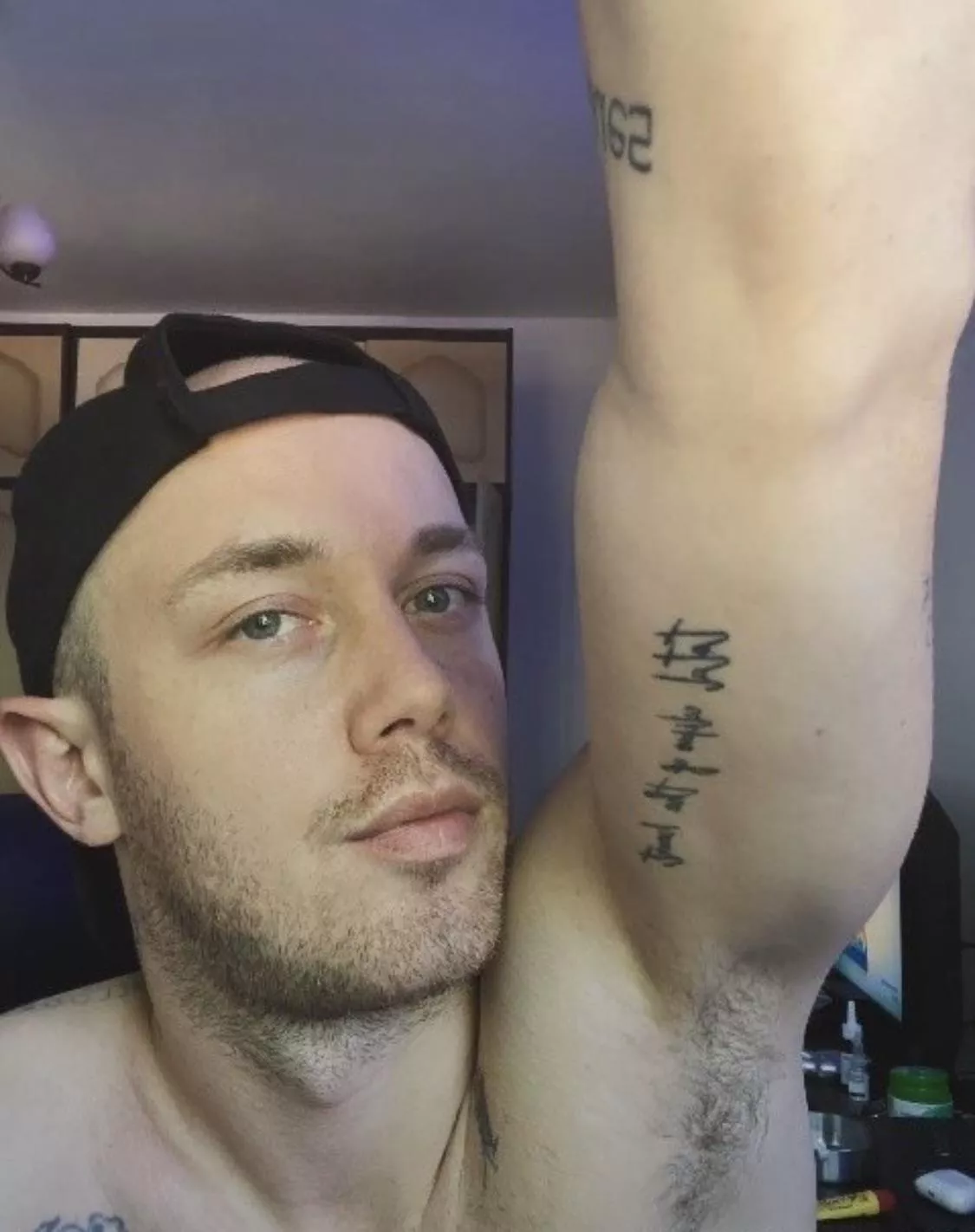 i happen to think i'm a lot of fun, but i also have this nsfw, explicit, uncensored side of me that i love to explore - and it would be dope if you would care to join me along the way 😈