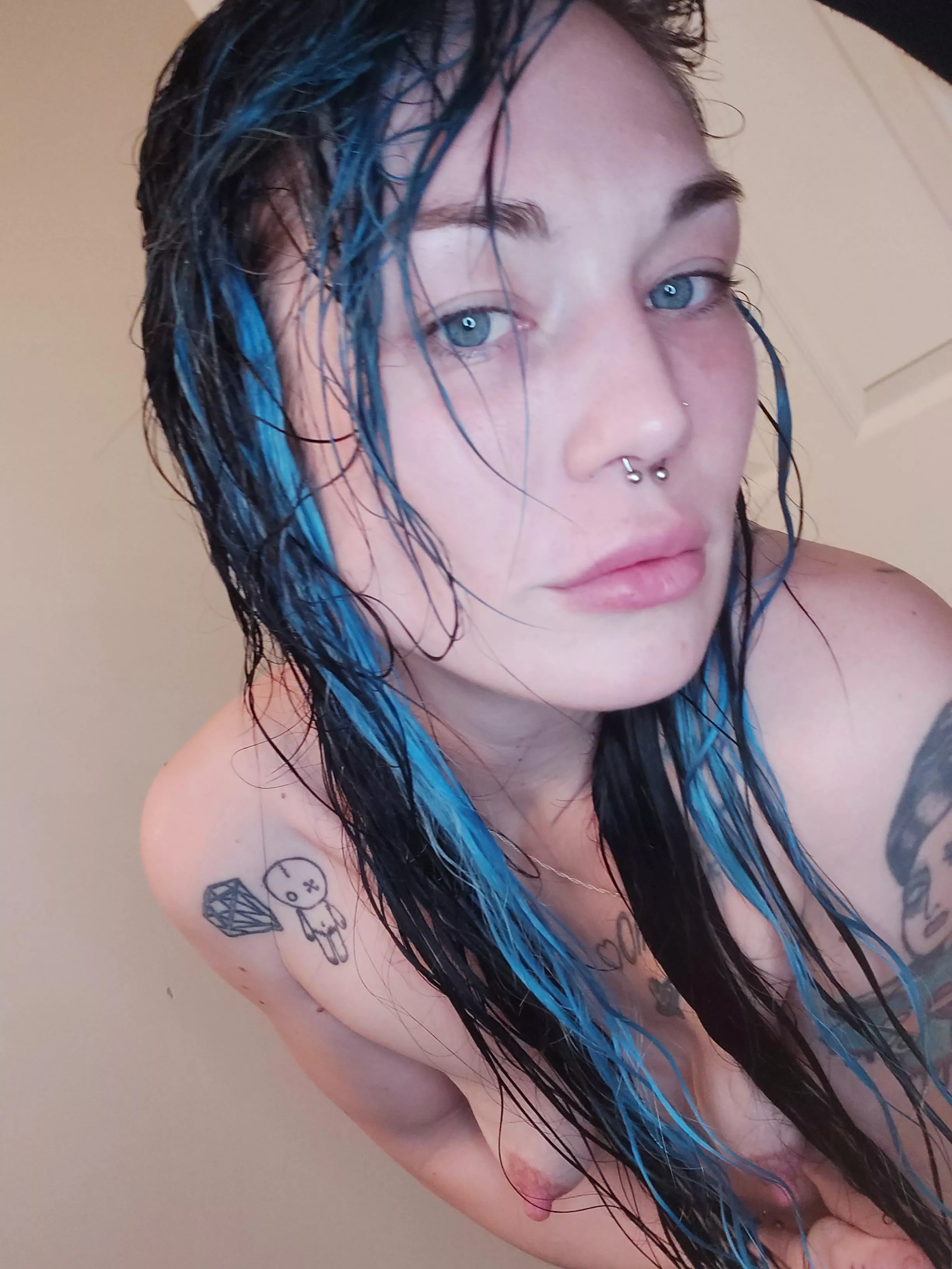 I hate showering alone ❣