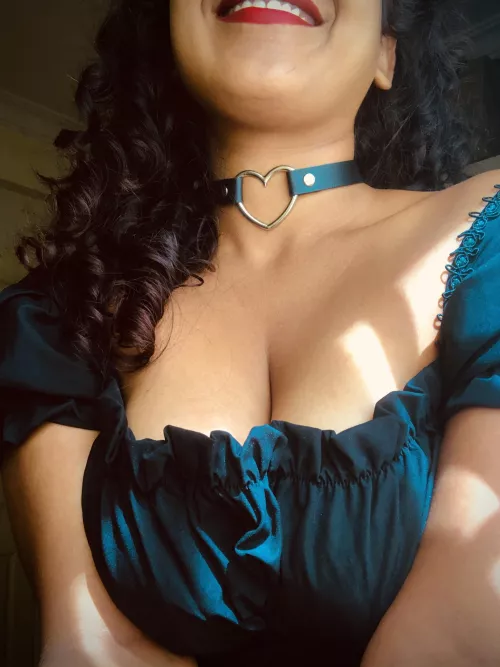 I hate wearing bras. Bras give me bad scars on my back and under boobs…