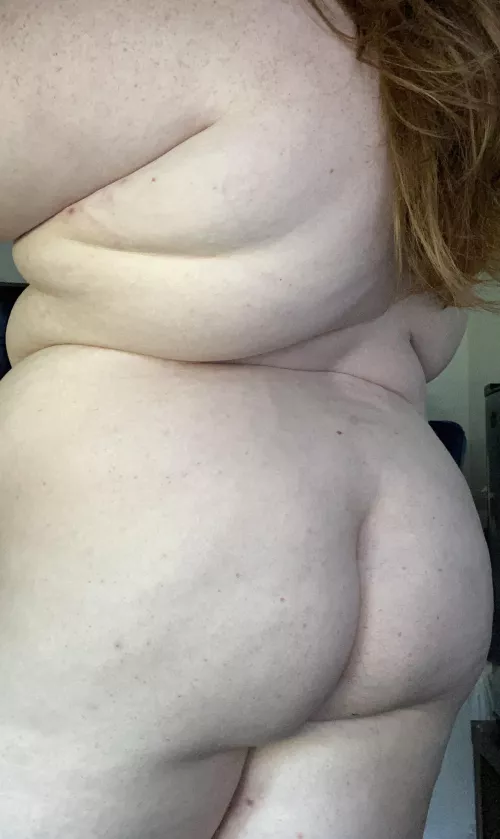 I have a 20 min lunch break. Who’s gonna help me cum?