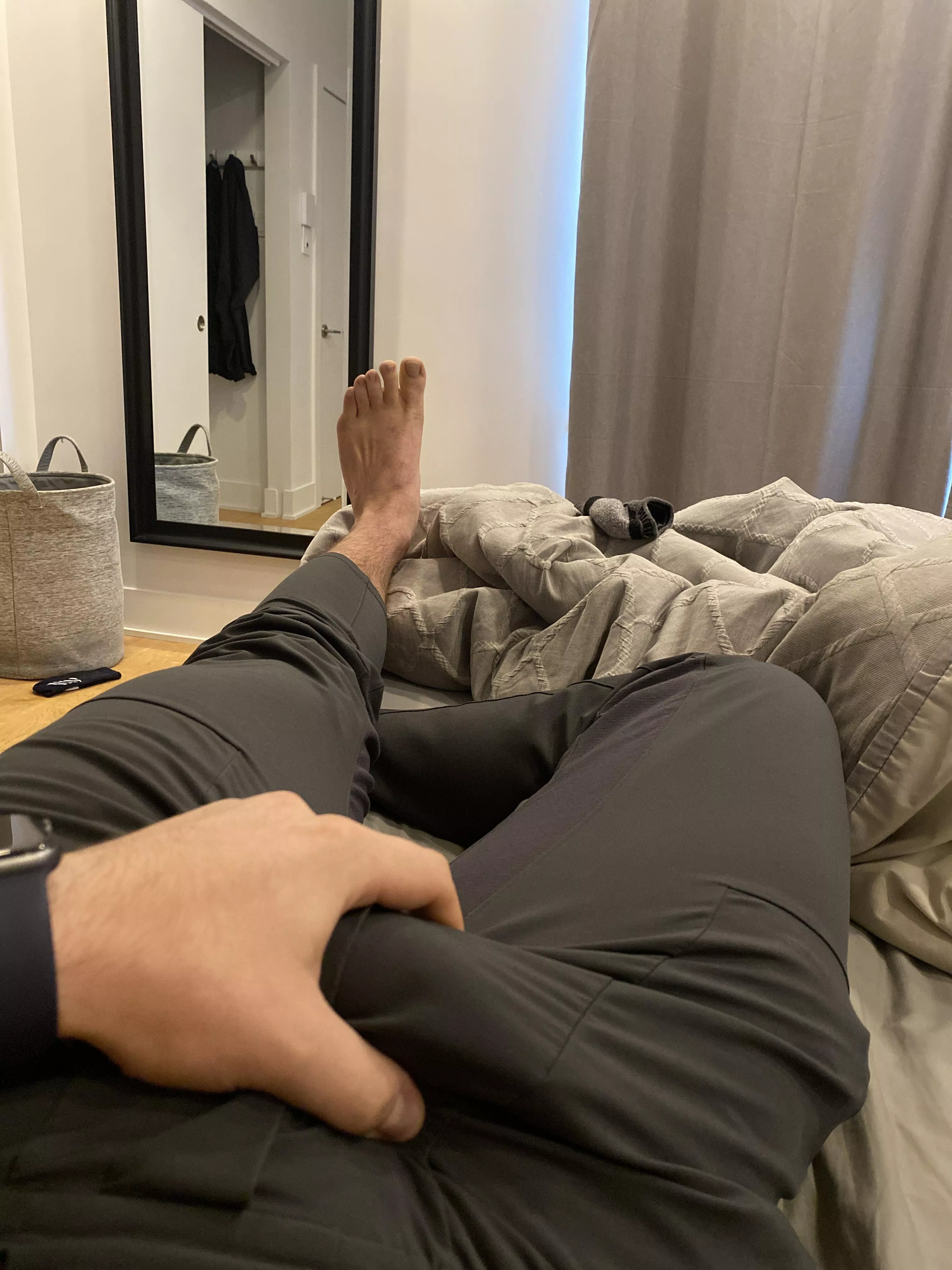 I have a hockey game later today. These feet are gonna be sore af! Check my profile and shoot me a dm for more!