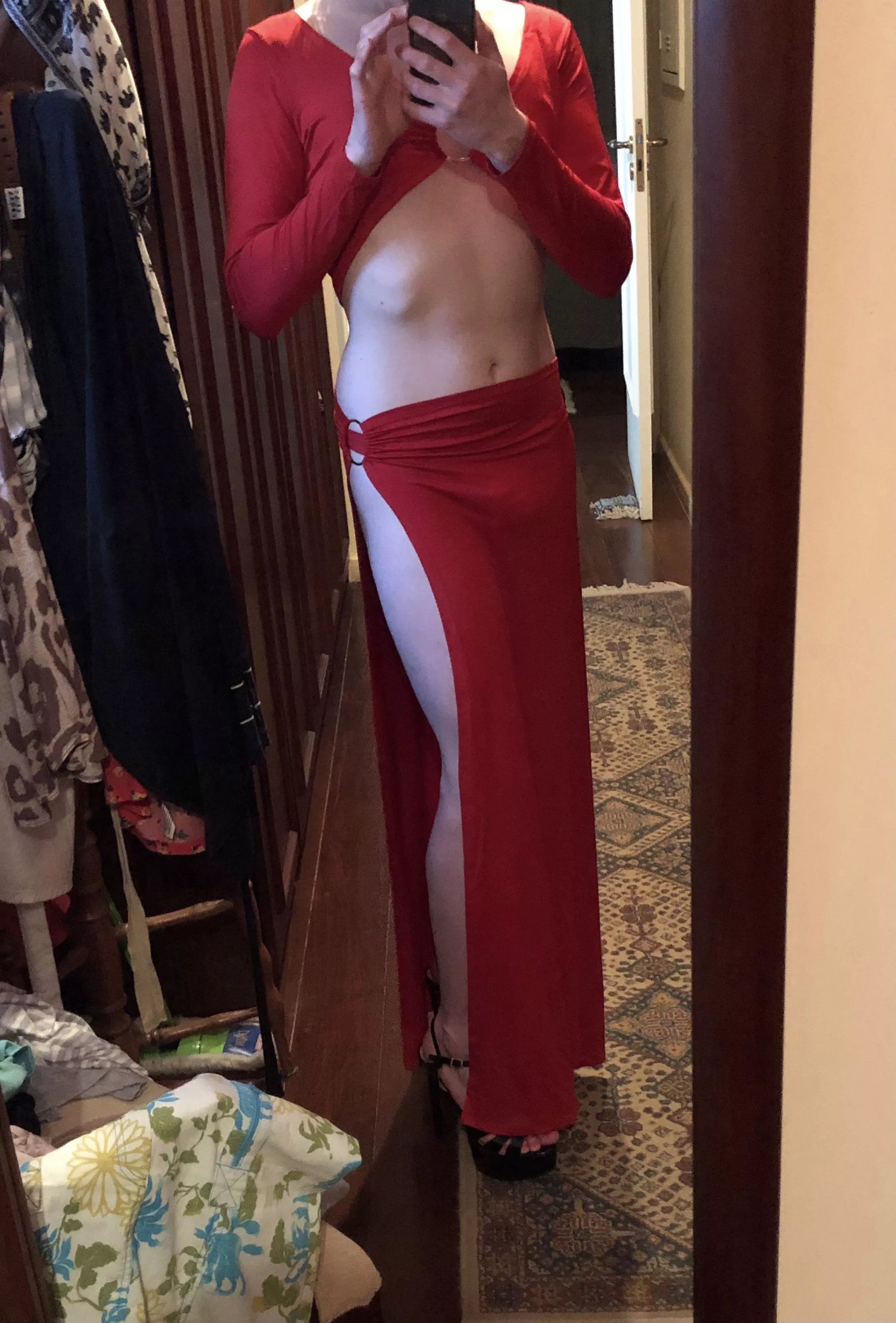 I have a small gift for you under my dress, would you like to unwrap it ? ❤️😘 I have a small gift for you under my dress, would you like to unwrap it ? ❤️😘