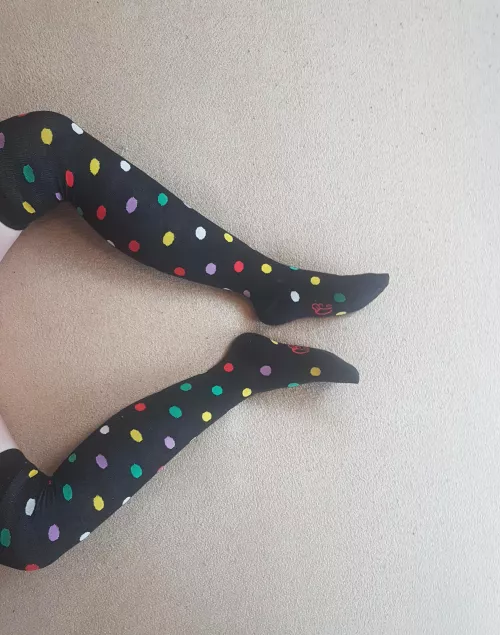 i have maybe one little issue with this pic. it could've shown a bit more of my thighs, isn't that true? ;)