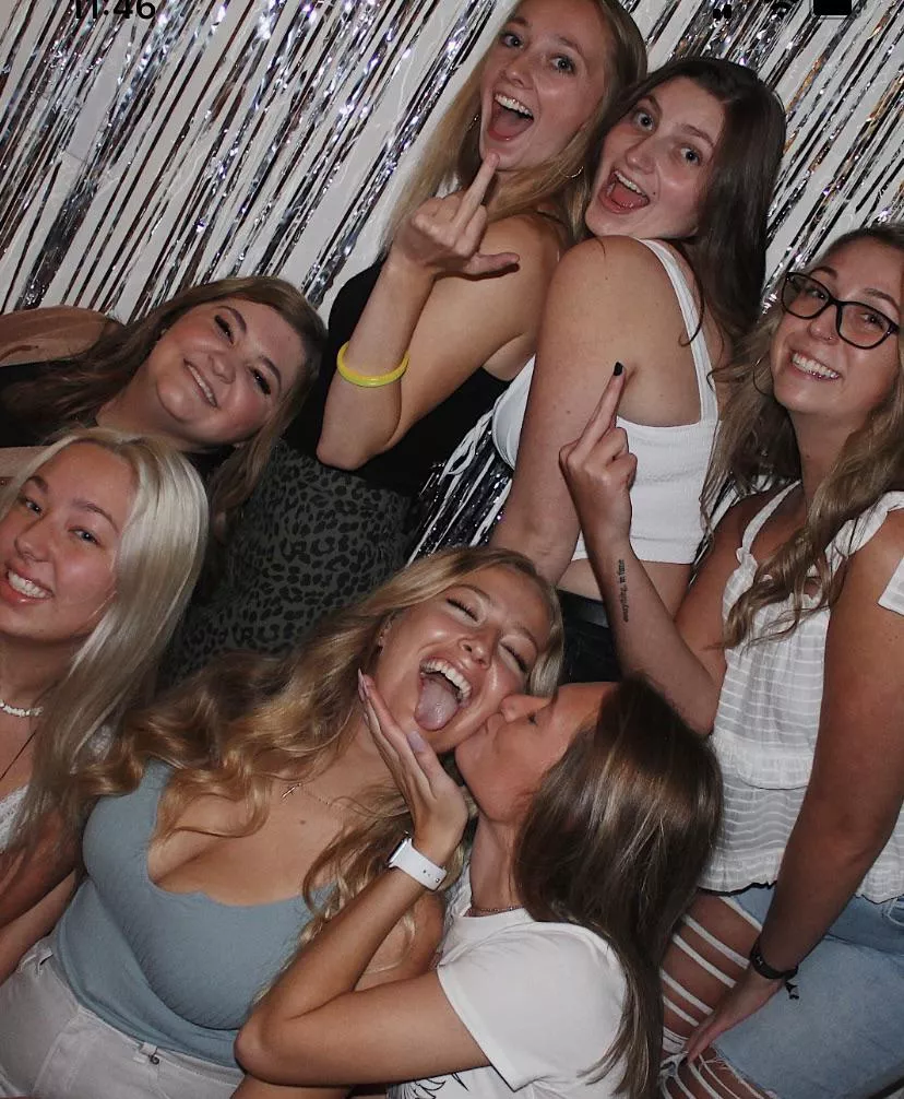 I have my pick…girl being kissed 😻