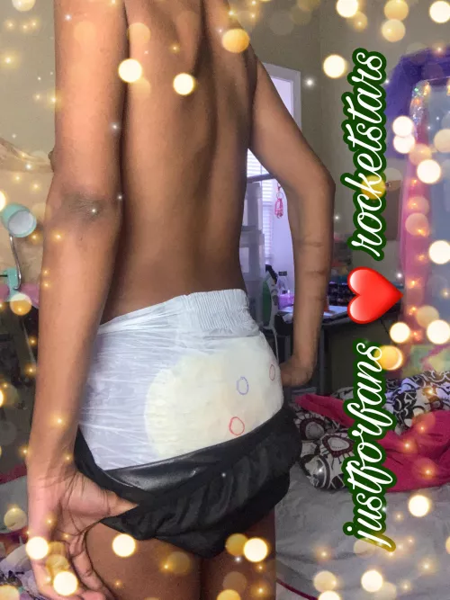 i have never woken up this soaked before! christmas diaper 🎄