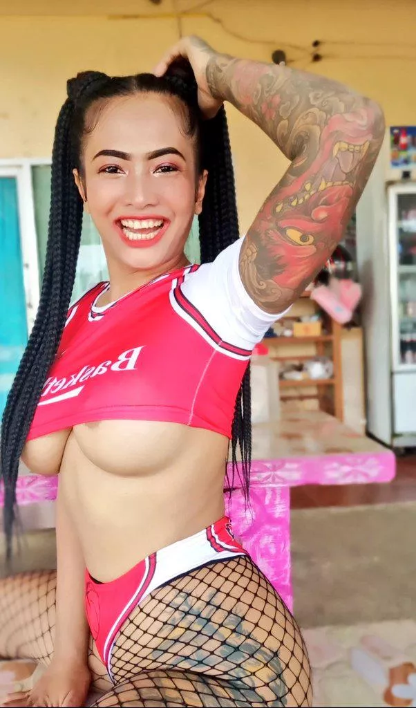 I have nice smile or nice boobs😁 I have nice smile or nice boobs😁