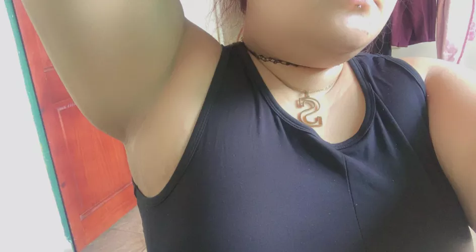 I have smooth armpits👅
