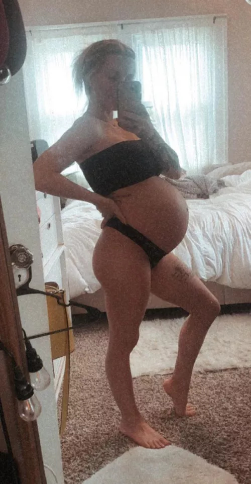I have the best preggo curves! Do you agree?