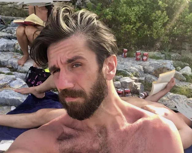 I have this streak of gray hair that looks like it’s dyed, but is actually weirdly natural (M/34)