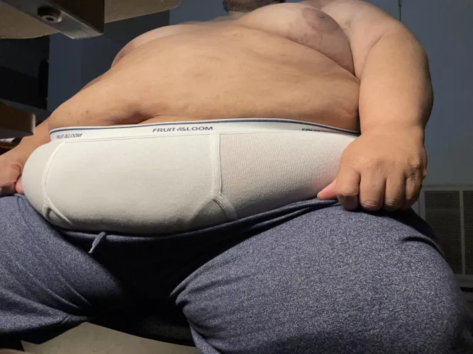 I haven’t posted here in a good while. I started a new work-from-home job a few months ago. Great opportunity to sport that comfy combo - briefs and sweatpants.