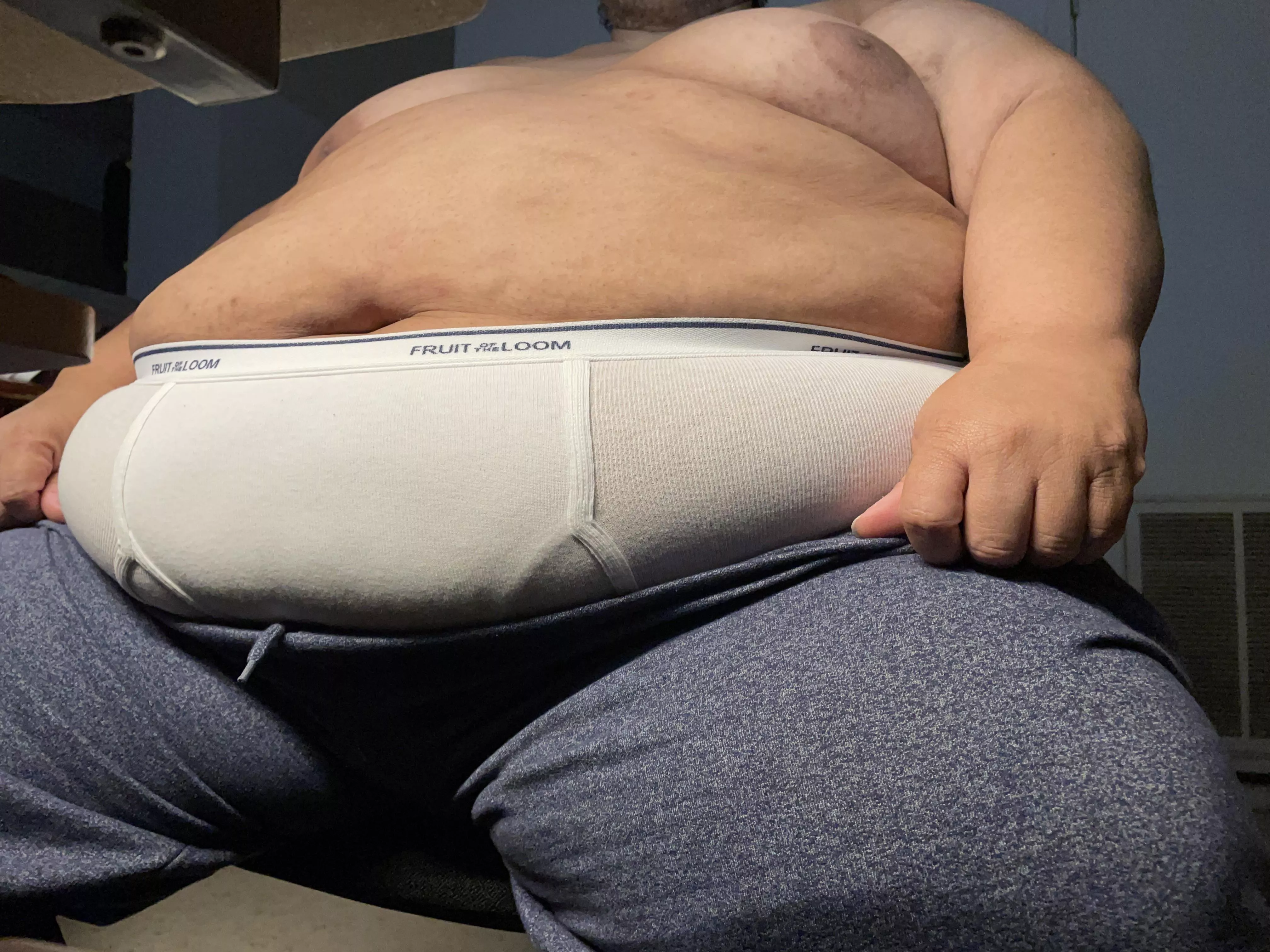 I haven’t posted here in a good while. I started a new work-from-home job a few months ago. Great opportunity to sport that comfy combo - briefs and sweatpants.