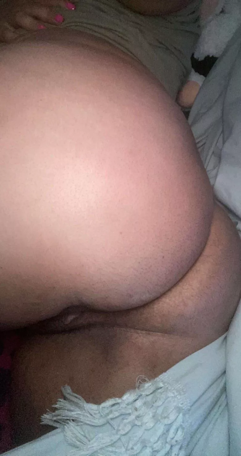 I hear it’s hump day. So who’s going to come hump me😈