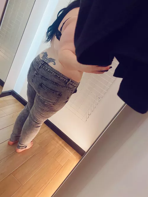 I heard you enjoyed thick chicks? How would you handle this ass? I heard you enjoyed thick chicks? How would you handle this ass?