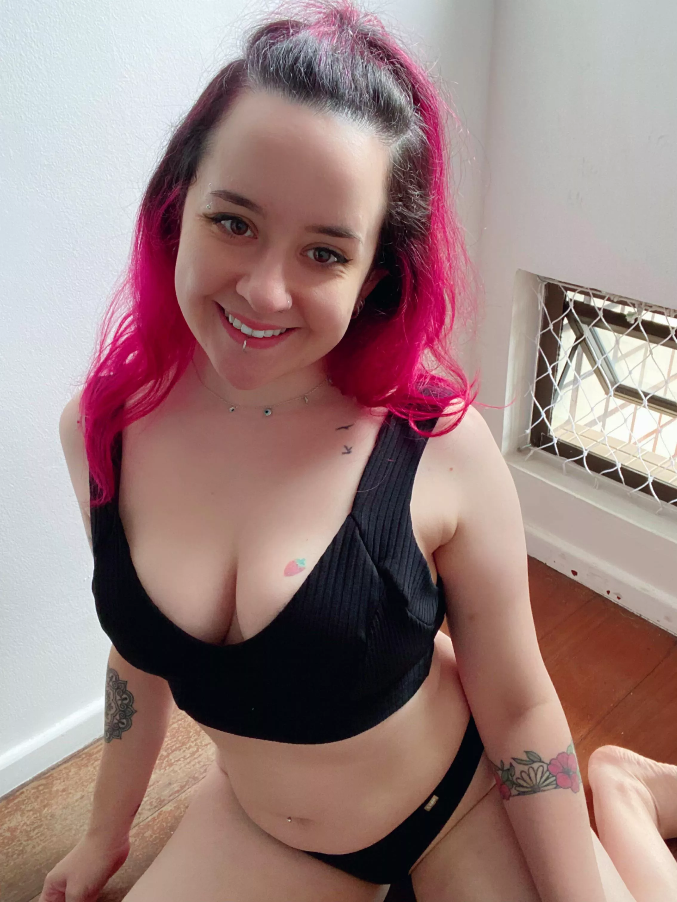 I hope I catch some guy’s attention tonight. I hope I catch some guy’s attention tonight.