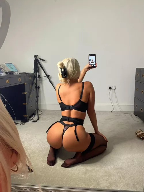 I hope my booty makes you happy ?