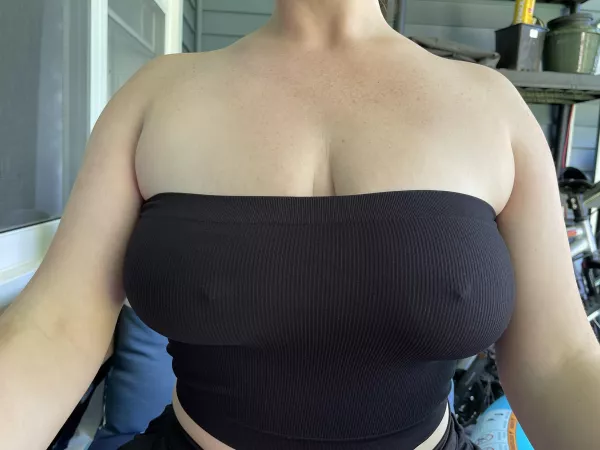 I hope nobody can tell Iβm pierced under this π