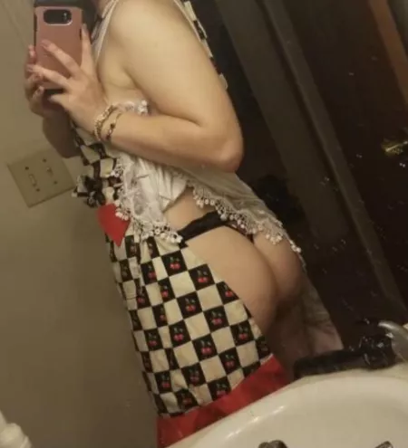 I hope someone appreciates my vintage apron.