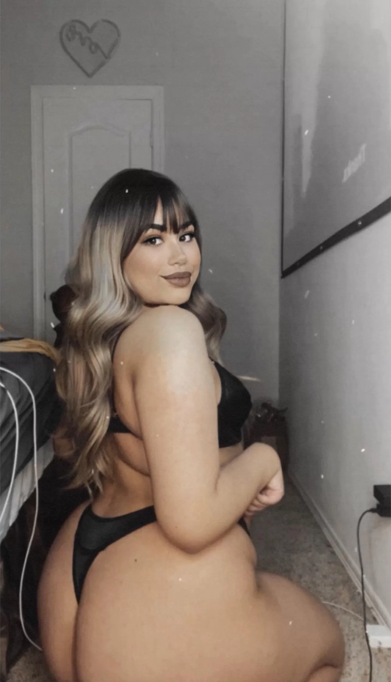 I hope you don’t mind small tits and a juicy ass 😇 I hope you don’t mind small tits and a juicy ass 😇