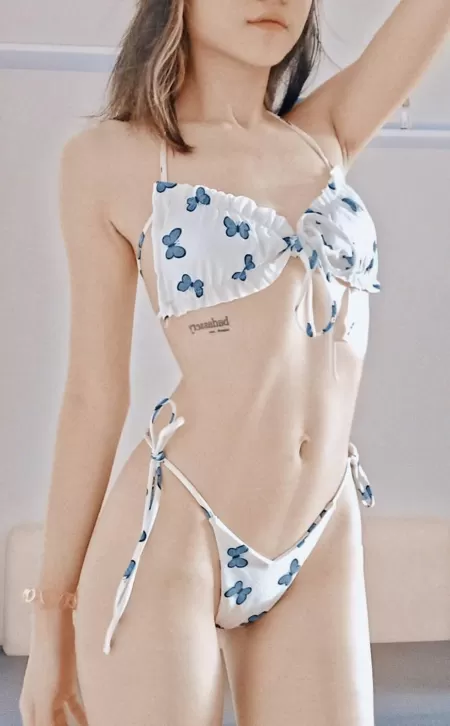 I hope you guys here also appreciate some smaller titties 🥺