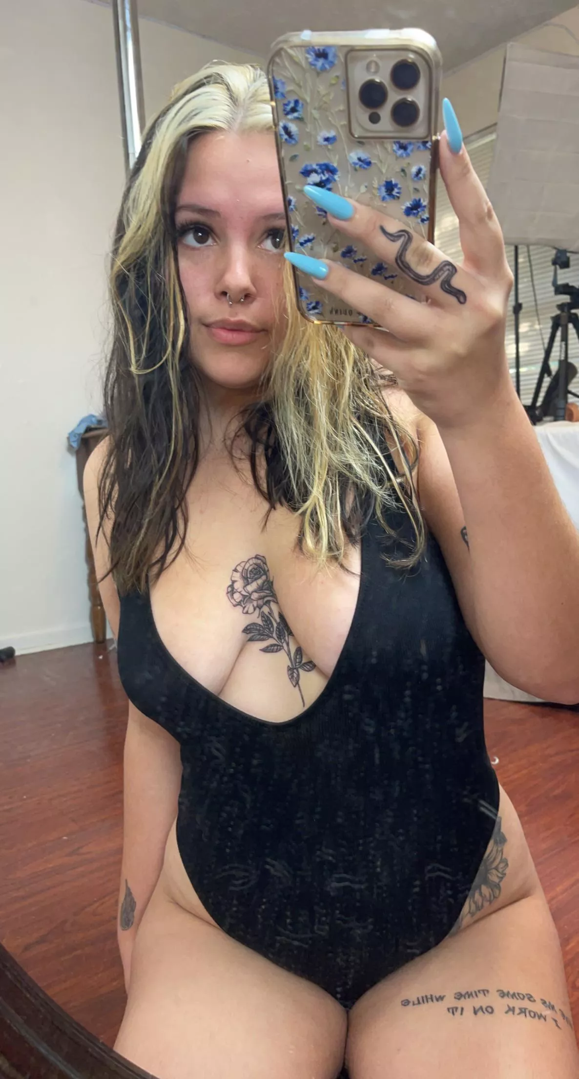 i hope you like girls with tattoos😘 [F]18