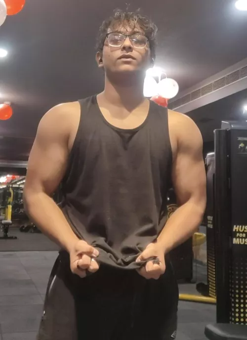 I just filmed a video in the gym bathroom lol I'm fucked up 😭😭😭