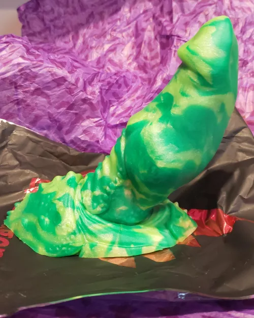 I just got in my new M/S Xar with suction cup. Can anyone tell me if the base is normal? The base is kinda thin and has a heavy lean to where it has a hard time standing up. I just got in my new M/S Xar with suction cup. Can anyone tell me if the base is normal? The base is kinda thin and has a heavy lean to where it has a hard time standing up.