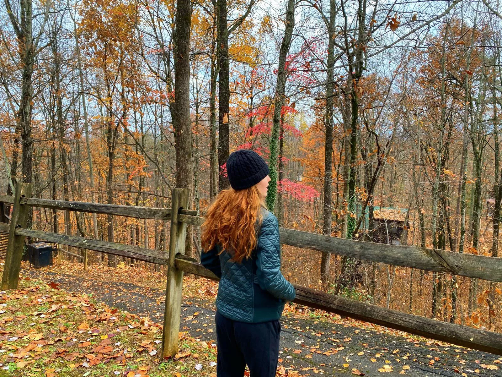 I just like the way my hair blends with the seasonal colors- happy Sunday everyone! π§‘ I just like the way my hair blends with the seasonal colors- happy Sunday everyone! π§‘