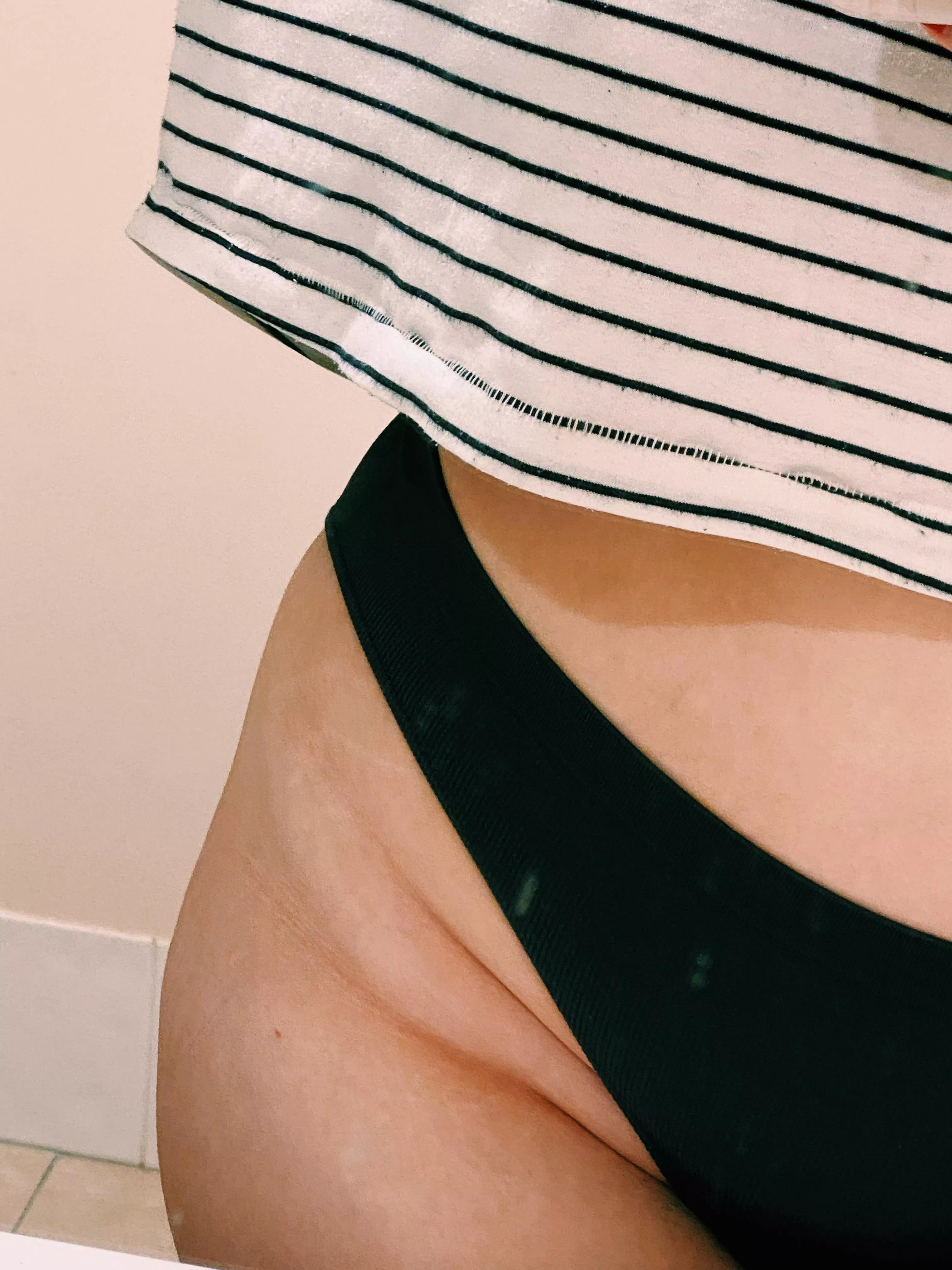 I just love how they hug my curves (F) 😘 I just love how they hug my curves (F) 😘