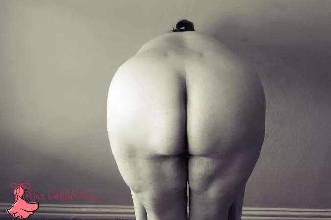 I just love the way my ass looks in black and white I just love the way my ass looks in black and white