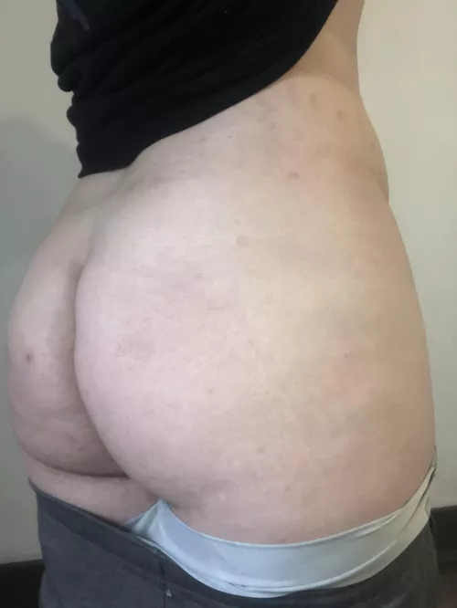 I just wanna be pinned against the wall and fucked hard