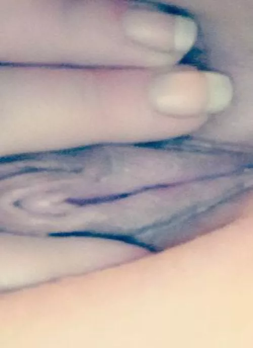 I just wanna feel a hard cock rub against my clit till I'm about to cum. Won't you cum help me 🥵🥵🤤🤤🥵