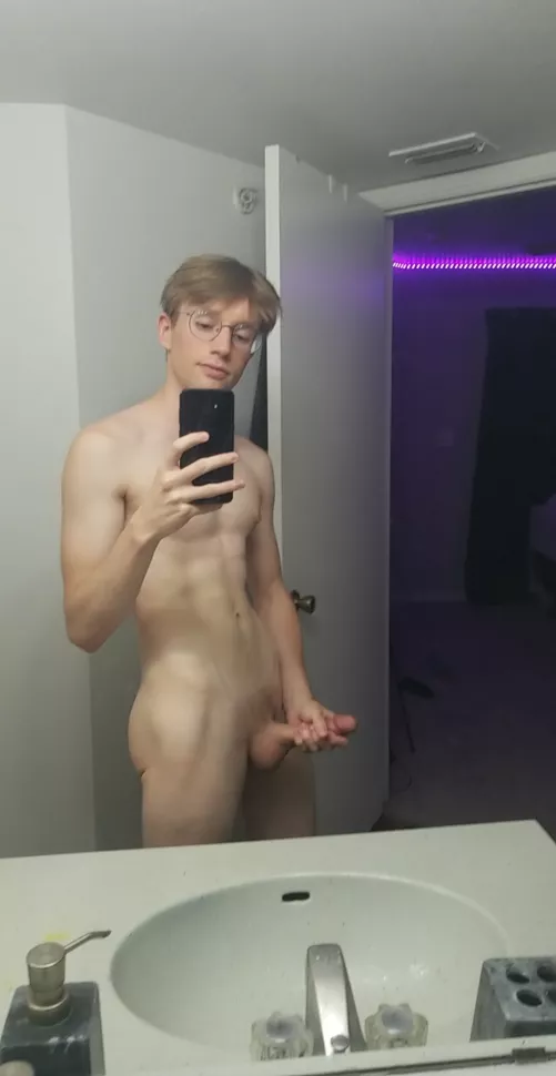 I just want a bro who's goofy, sweet, and has a big ass. Is that too much to ask? π
π₯°