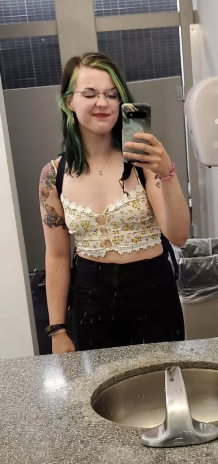 I just want someone to make out and cuddle with 💕 [f]