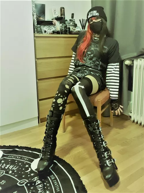 I kind of look frighteningly similar to a girl I know in this outfit, should I show her some pictures of it? I kind of look frighteningly similar to a girl I know in this outfit, should I show her some pictures of it?