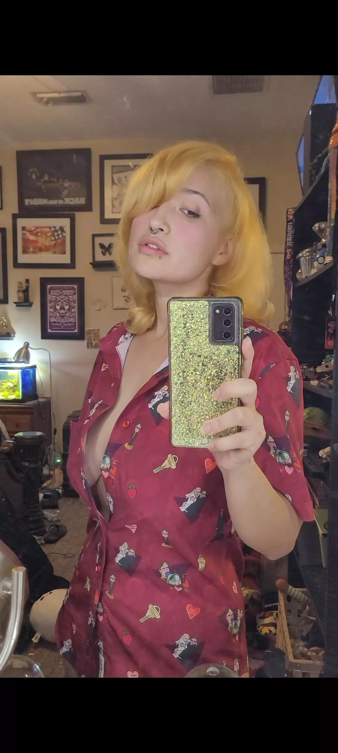 I kinda dig the color hair, but I dunno (F) I kinda dig the color hair, but I dunno (F)