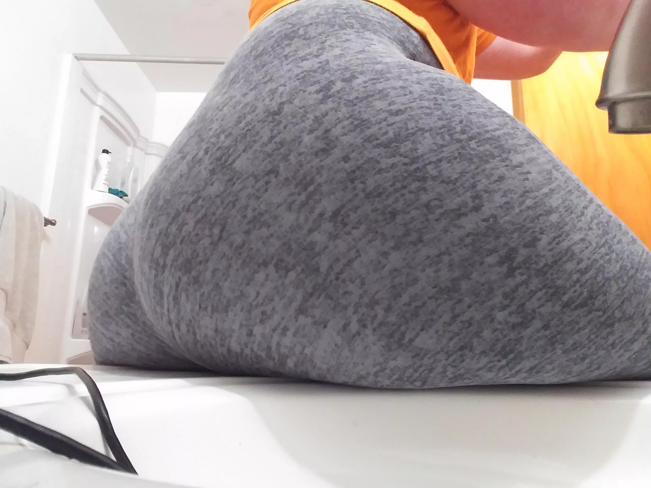 I kinda like these yoga pants. I kinda like these yoga pants.