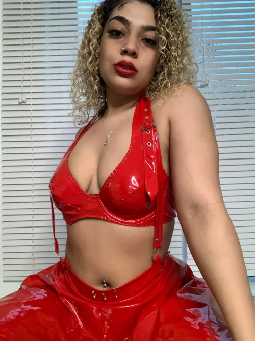 I kiss and tell come listen cuck