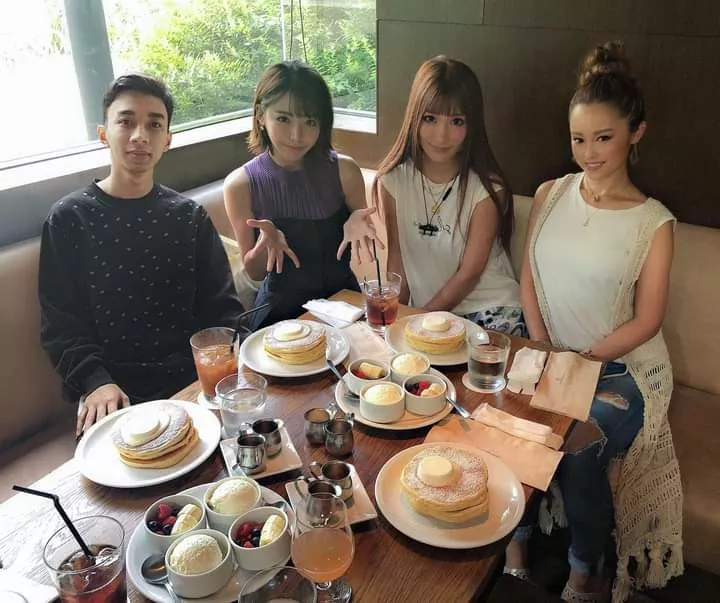 I know eimi(left most woman) but who are the other two?