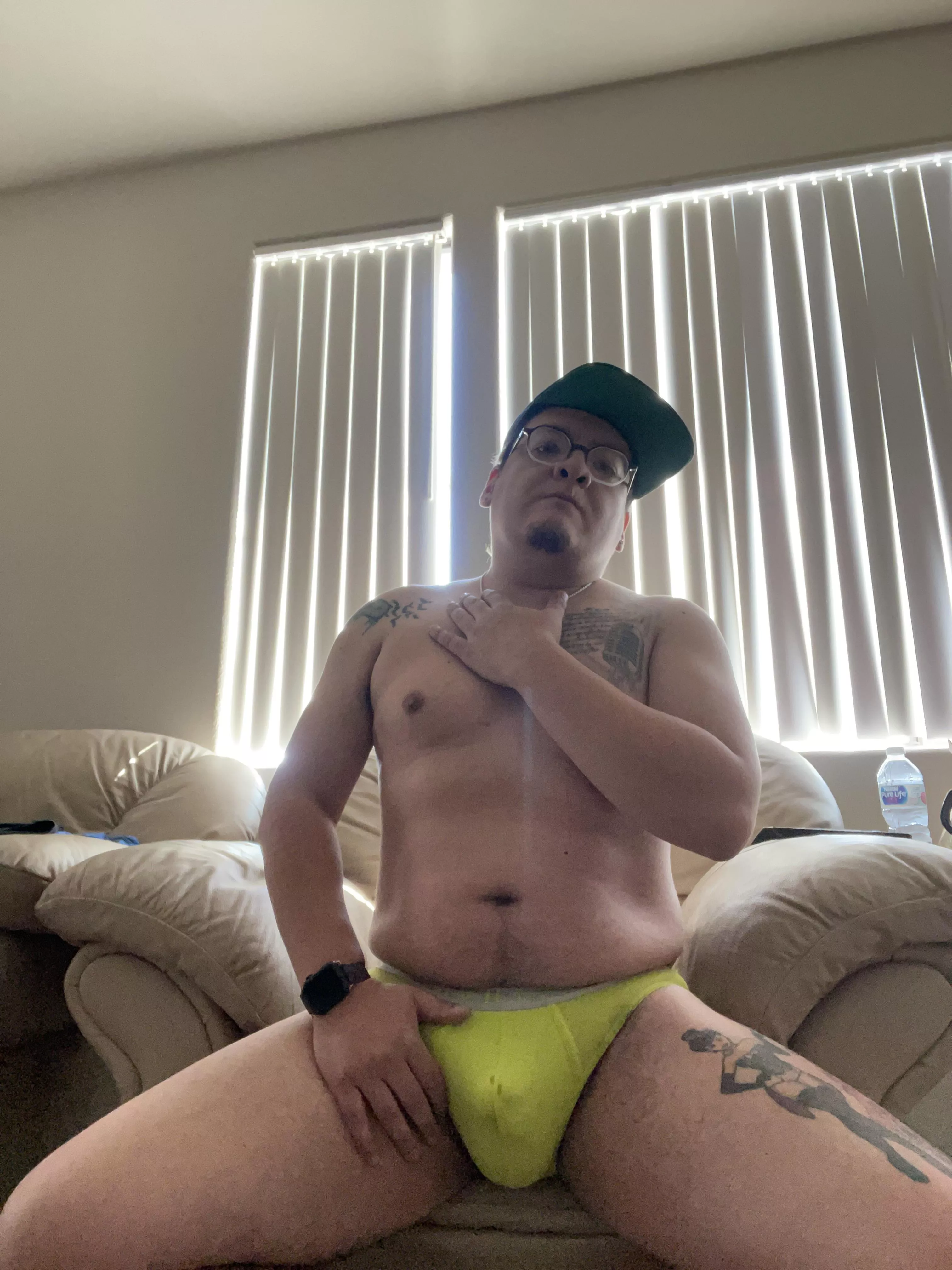 I know I’m not a looker, but I do feel sexy af in briefs! ✊🏻DMs open! I know I’m not a looker, but I do feel sexy af in briefs! ✊🏻DMs open!