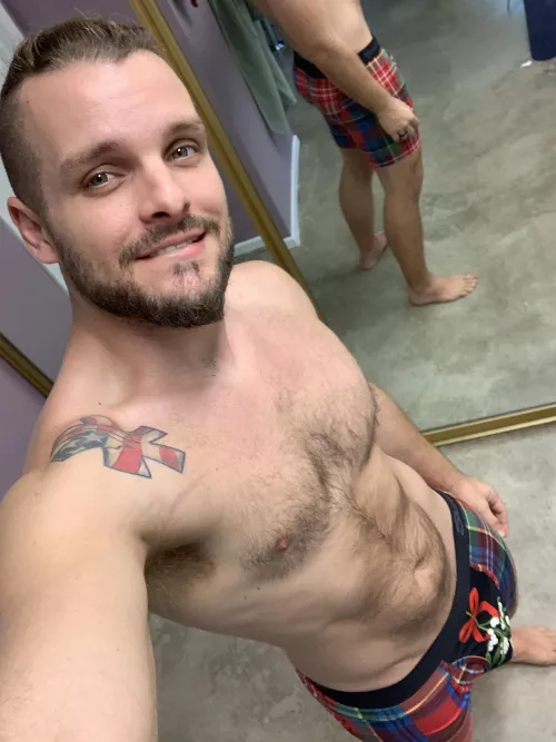 I know it’s after Christmas 🎄 but would you still kiss me under the mistletoe 😏