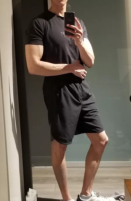 I know this pose is awkward, but I like this sub too much. I know this pose is awkward, but I like this sub too much.