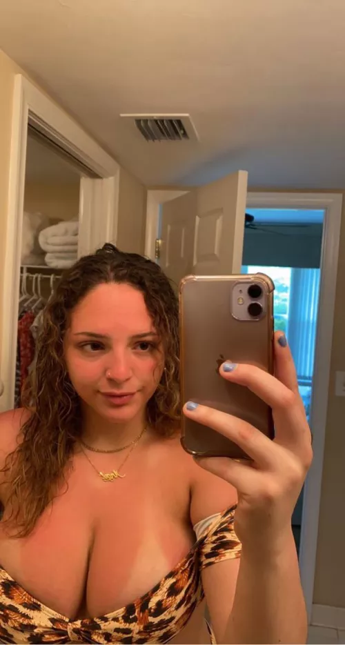 i know you wanna suck on my titties daddy