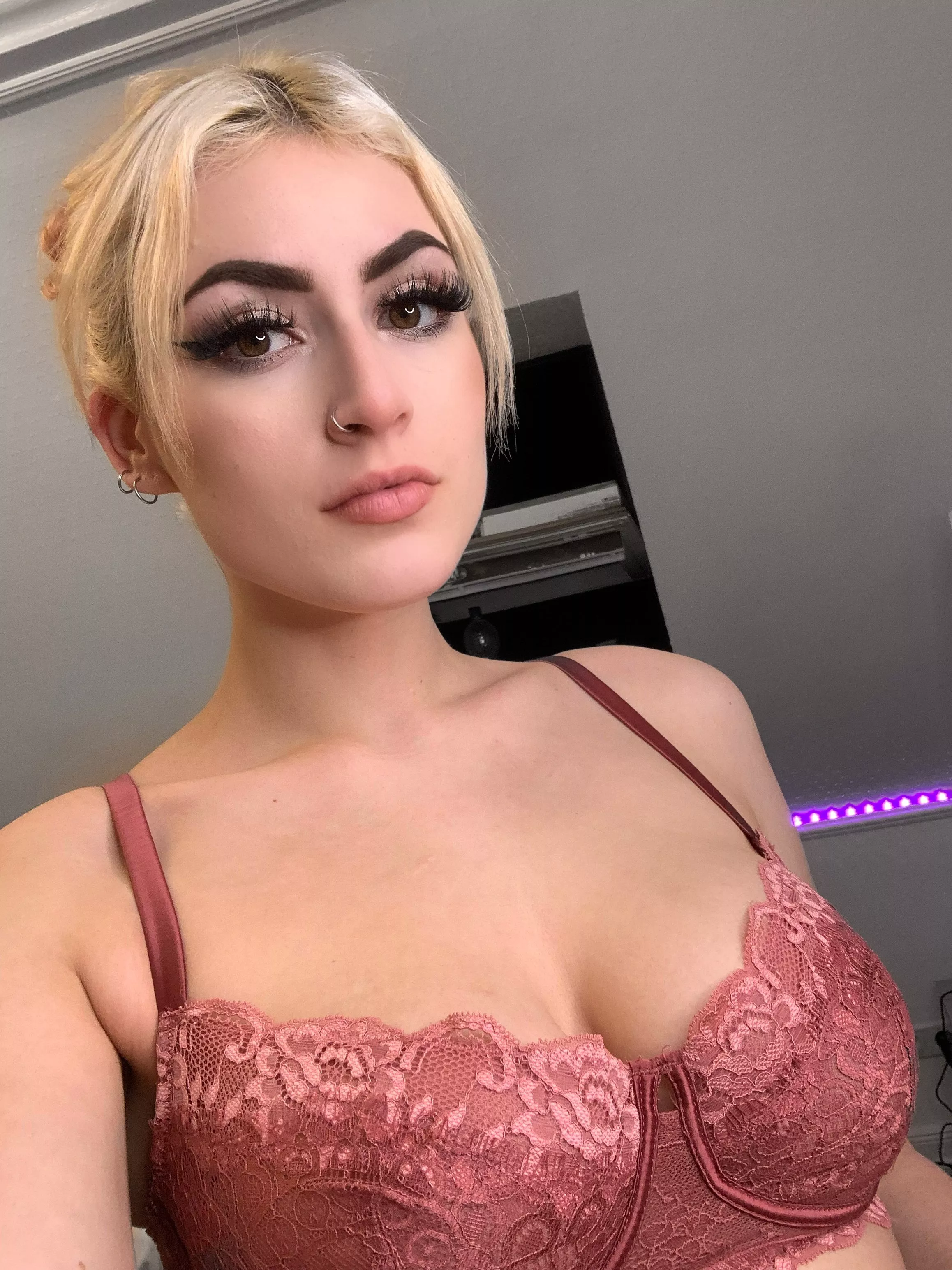 I know you want to squeeze my boobs sooo bad 😈