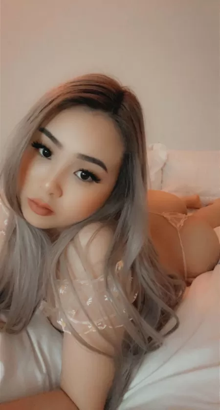 I know you’re looking at my ass 🙄 I know you’re looking at my ass 🙄
