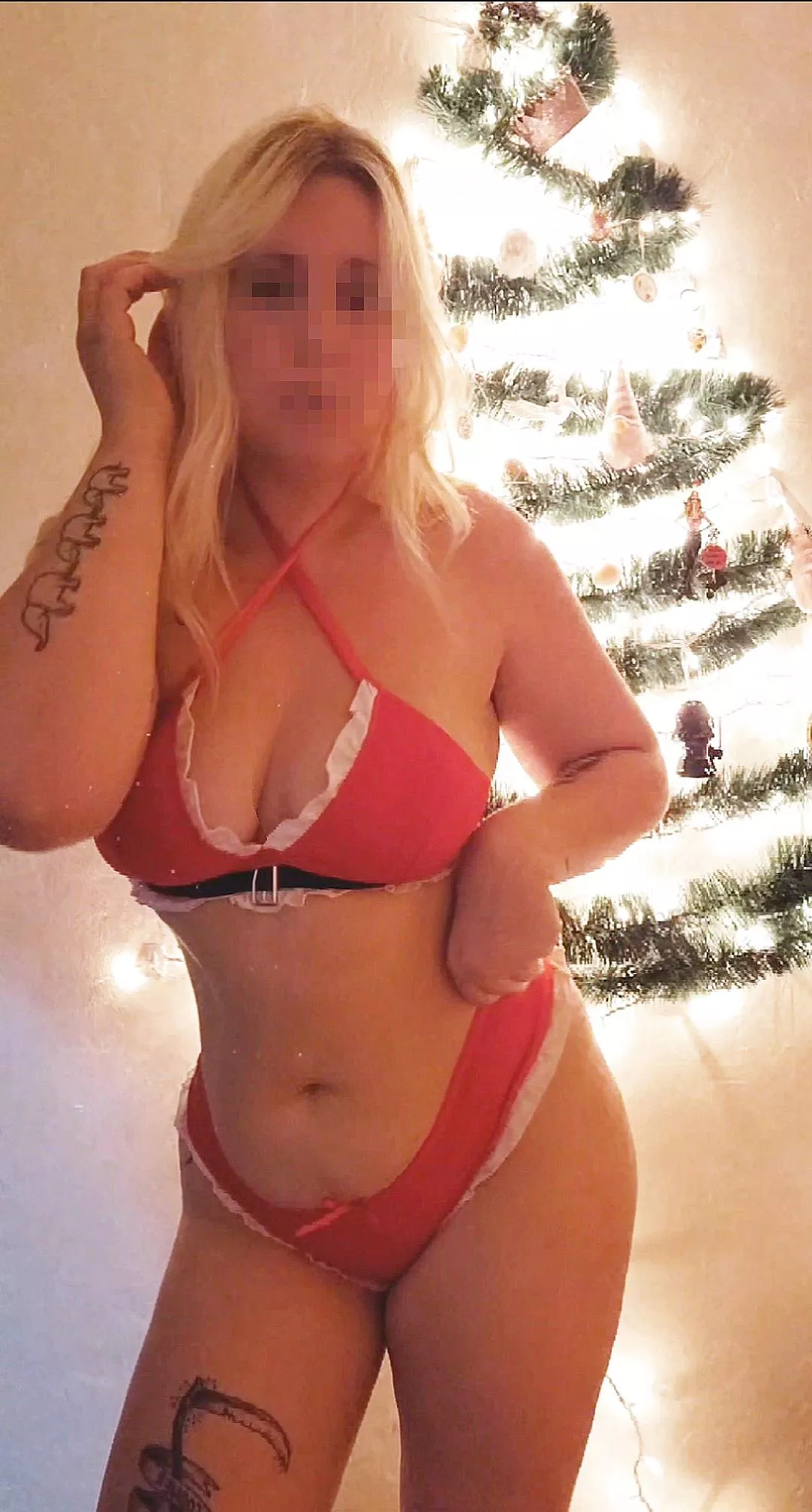 I know you've been naughty but I'll still leave you something under the tree🎄😈🤓