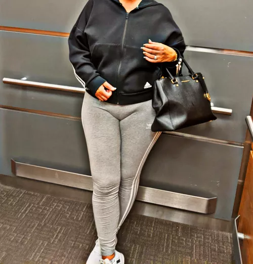 I know...that's a big Pawggilf pussy right there...♠️💯